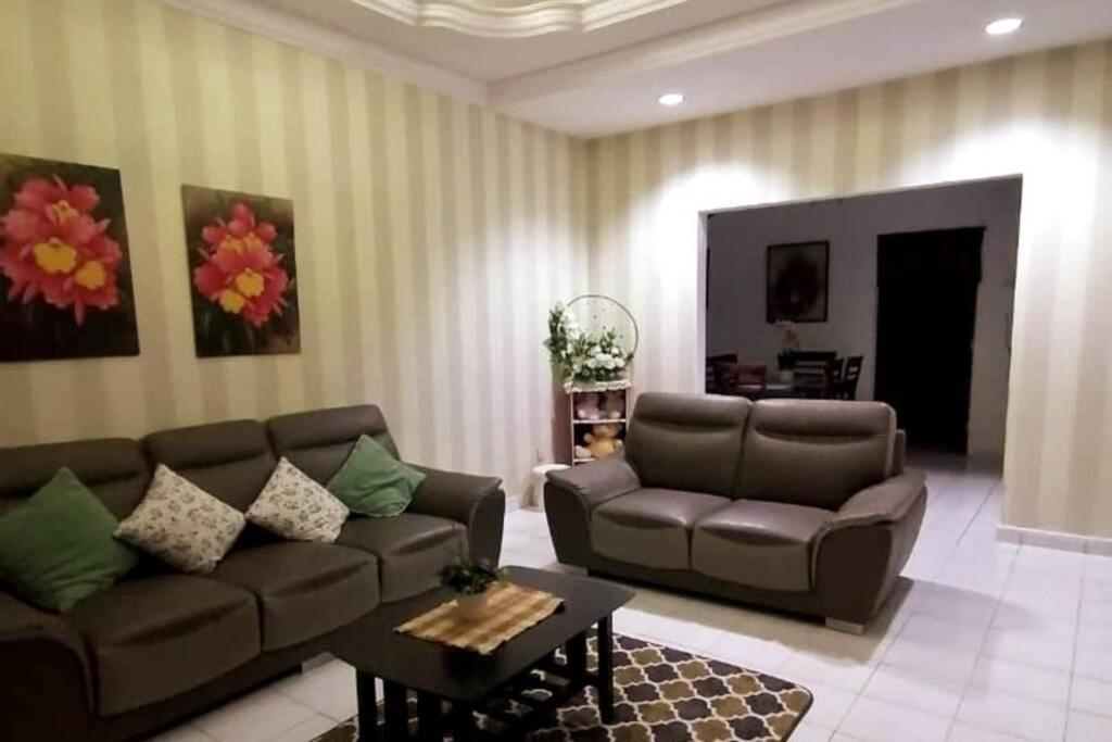 Orked Aeridina Homestay Puchong Exterior photo